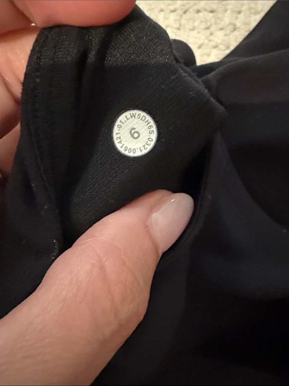 Lululemon black align joggers size 6 with pockets